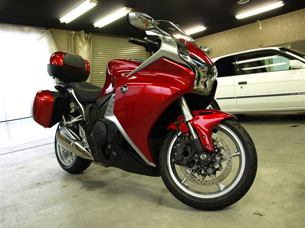 ガラスコーティング施工車　ホンダ　VFR1200F　No.3