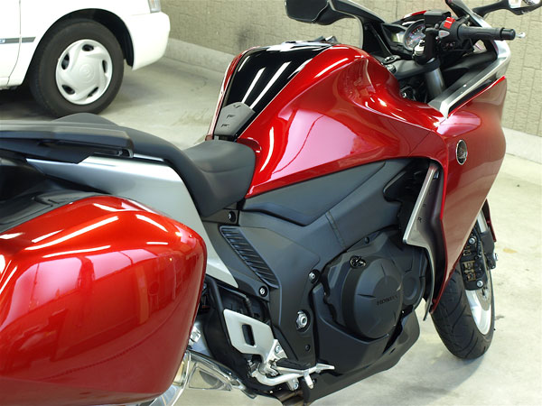 ガラスコーティング施工車　ホンダ　VFR1200F　No.8